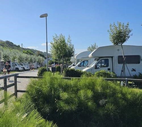 Area Sosta Camper “Il Rospo” a Fano, – La Tua Oasi di Tranquillità e Comfort