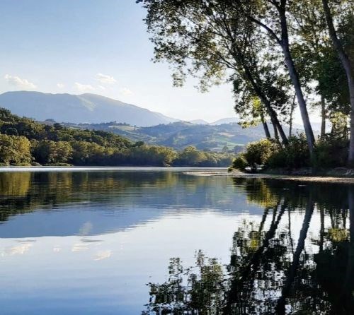 Alla scoperta di Amandola in camper: storia, natura e sapori nel cuore dei Monti Sibillini