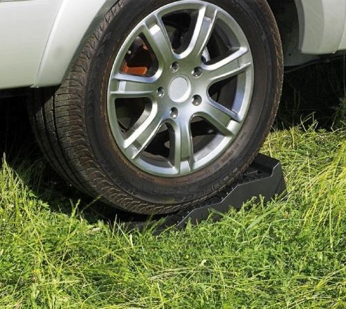 Cunei di Livellamento per Camper in Sosta: Un Accessorio Indispensabile