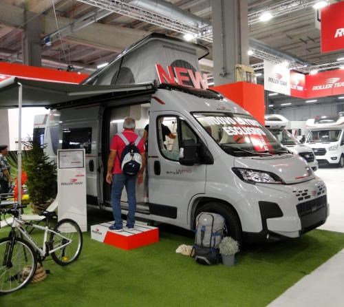  Crescita Esponenziale e Sfide per un Turismo Sostenibile