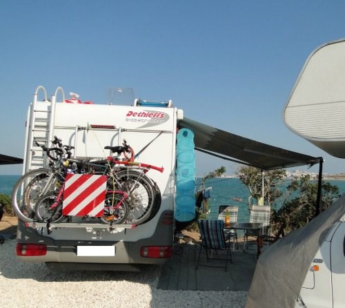 Fu allora che scoprimmo il camper. Una libertà a quattro ruote.
