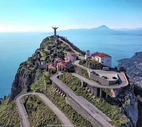 Esperienza indimenticabile: Visitare il Cristo di Maratea in Camper