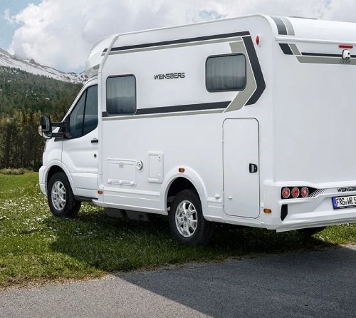 WEINSBERG CaraLoft 550 MG: il semintegrale compatto perfetto per la coppia in viaggio