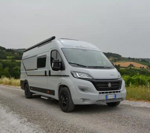  Nuovo Etrusco CV 640 PB: Van con letto basculante e spazio di stivaggio variabile